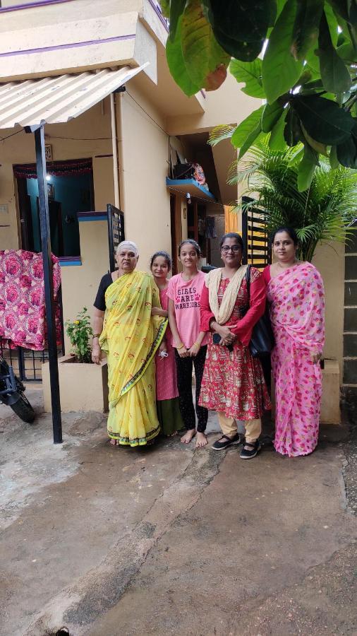 Vinayaka Homestay Хампи Экстерьер фото