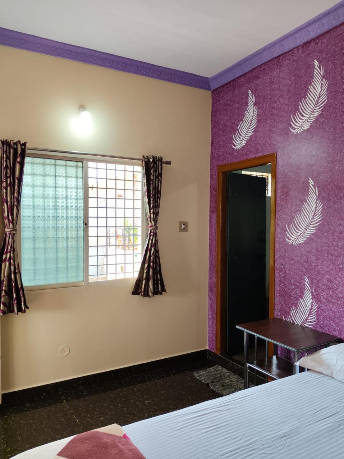 Vinayaka Homestay Хампи Экстерьер фото