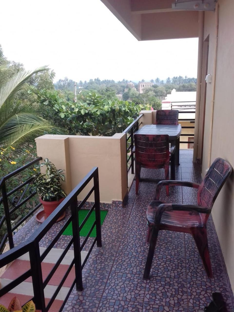 Vinayaka Homestay Хампи Экстерьер фото